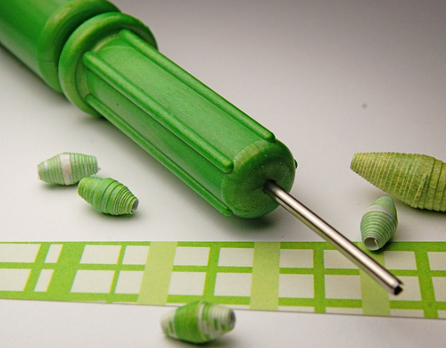 1/8th Paper Bead Roller with slide ejector